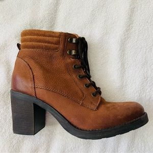 Cozy leather winter boots with Sherpa lining